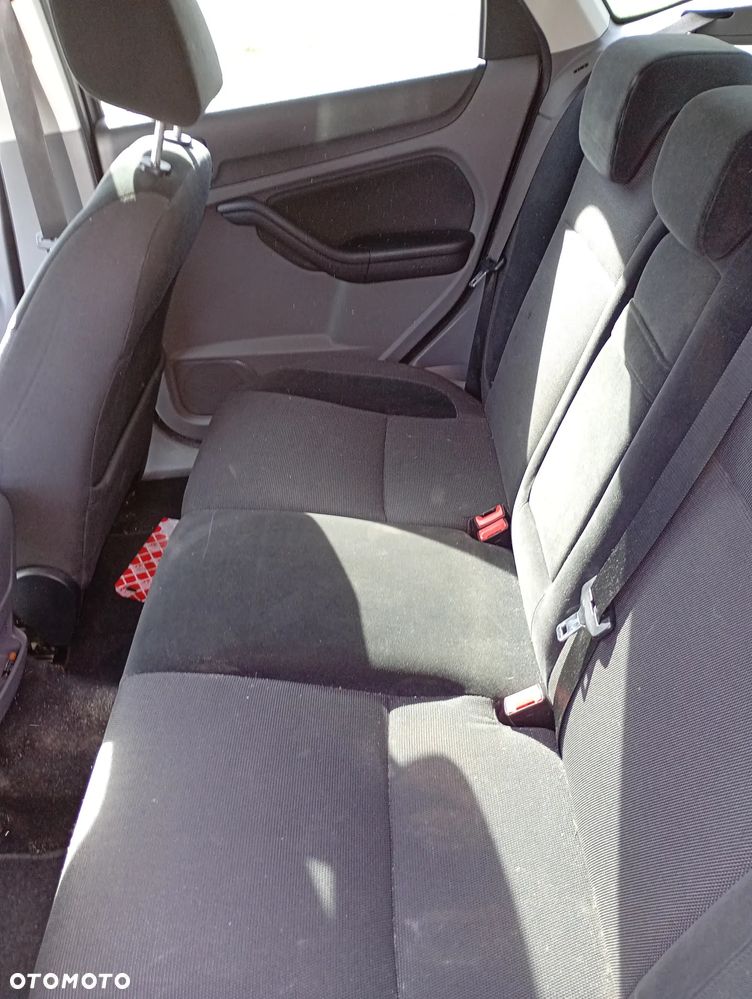 Ford Focus 2.0 TDCi Ghia DPF - 7
