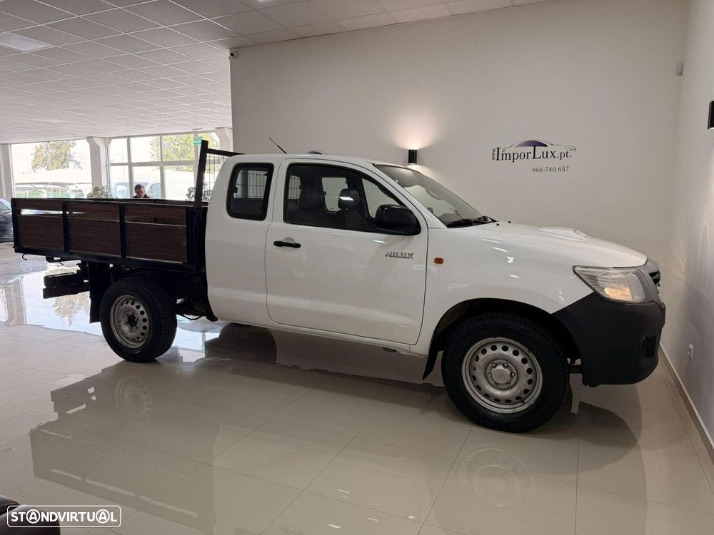 Toyota Hilux 2.4 D-4D 4WD CE CH 3L - 5