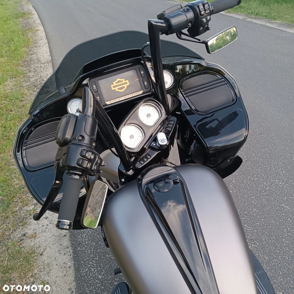 Harley-Davidson Touring Road Glide - 11