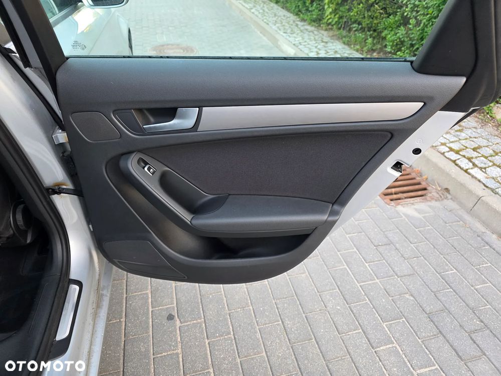 Audi A4 Limousine - 16