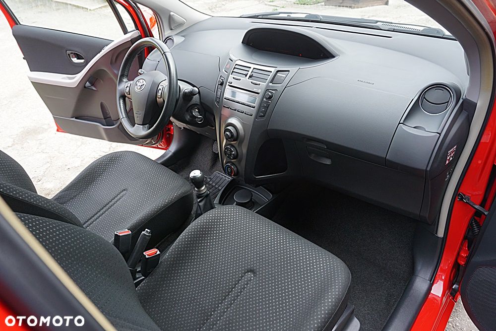 Toyota Yaris - 25