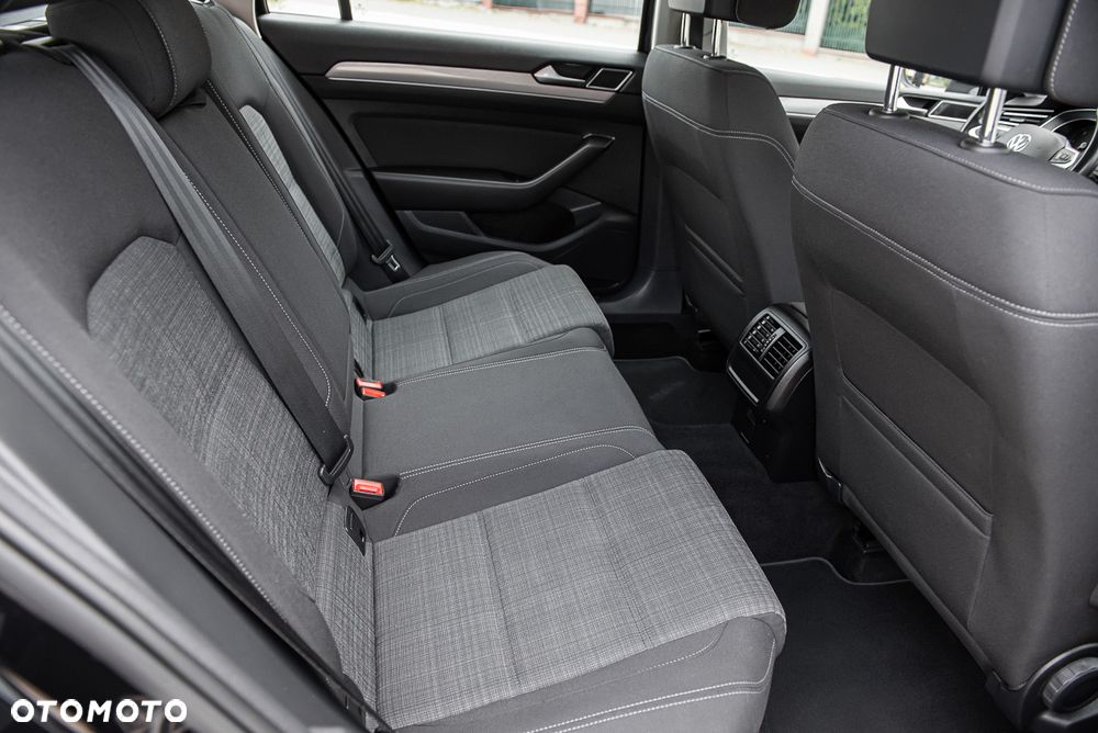 Volkswagen Passat 2.0 TDI SCR DSG 4Motion Business - 30