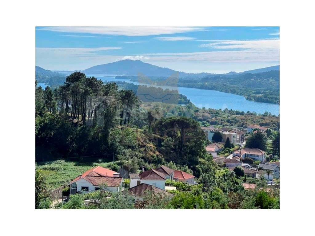 Terreno com Vista Panorâmica para o Rio Minho - 3400m² - Grande imagem: 2/4