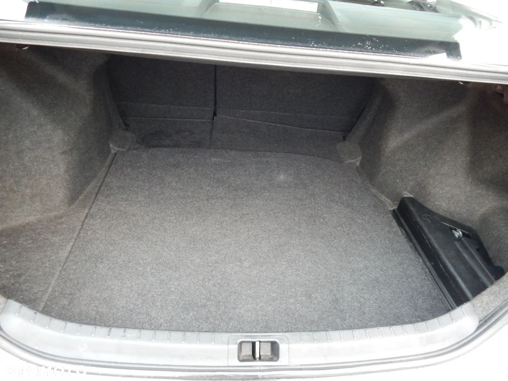 Toyota Corolla 1.6 Luna - 23