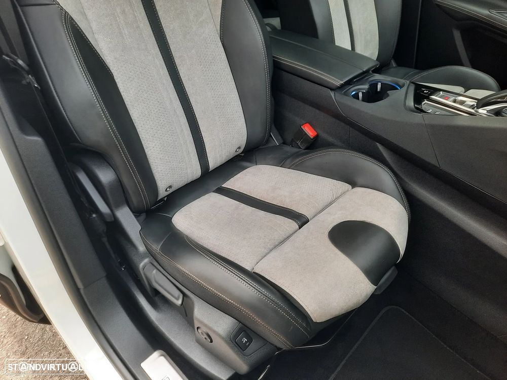 Peugeot 3008 1.6 Hybrid4 GT Pack e-EAT8 - 34