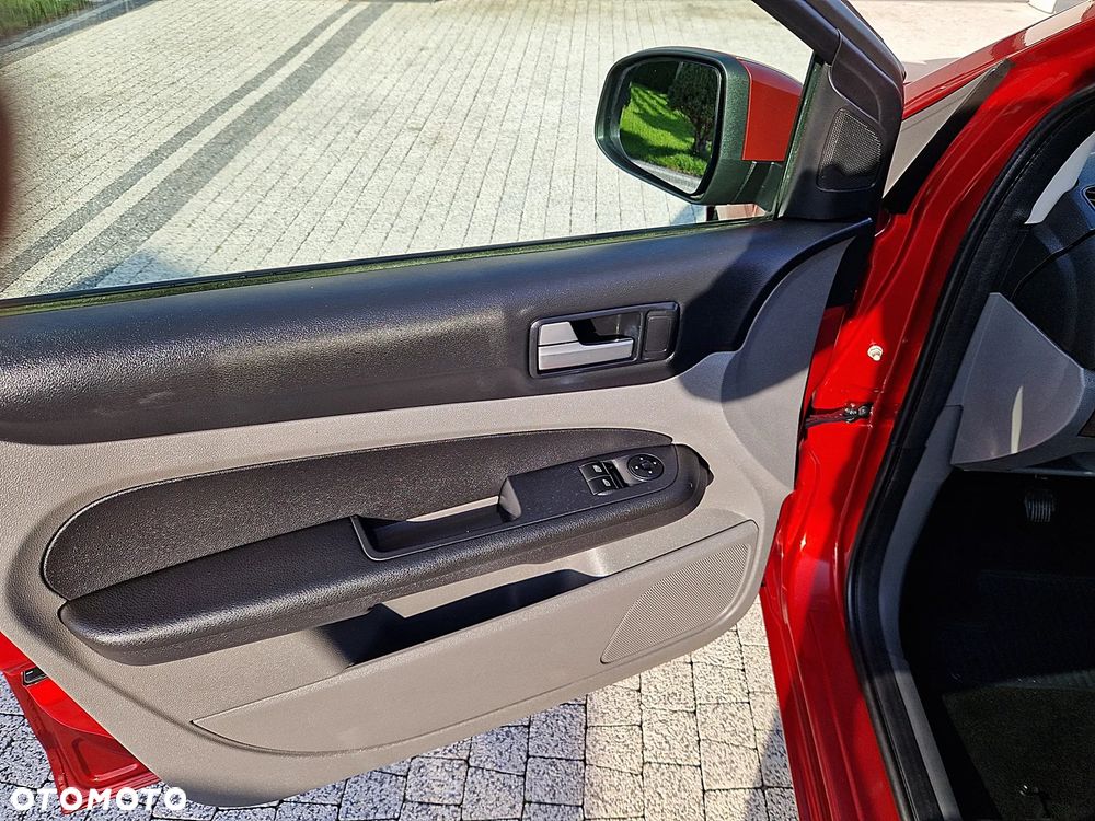 Ford Focus 1.6 16V Ghia - 14