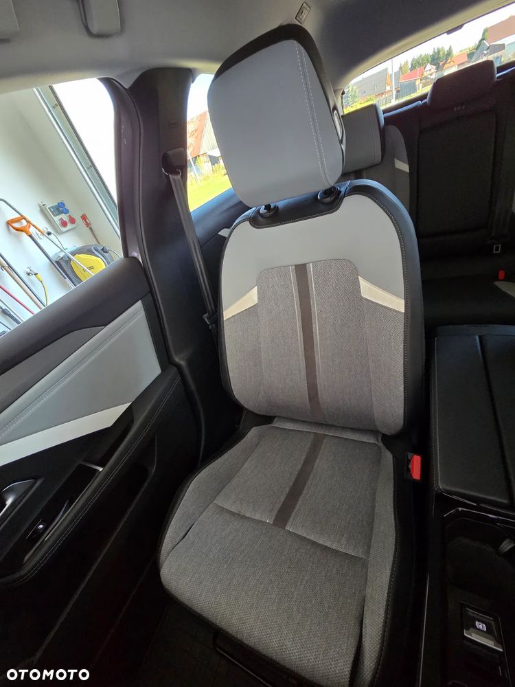 Opel Astra 1.2 T Elegance S&S - 18