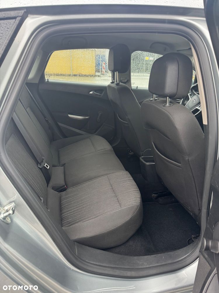 Opel Astra 1.6 Design Edition - 11