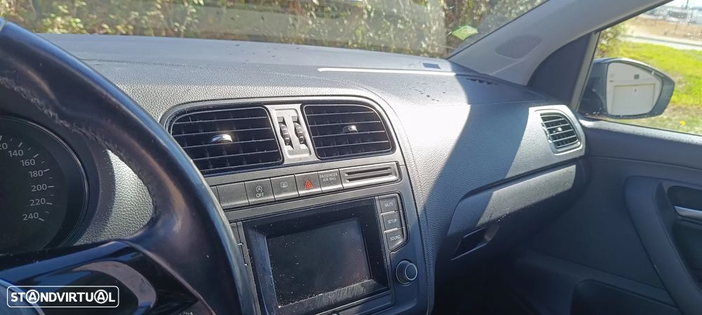 Volkswagen Polo 2016 photo 3