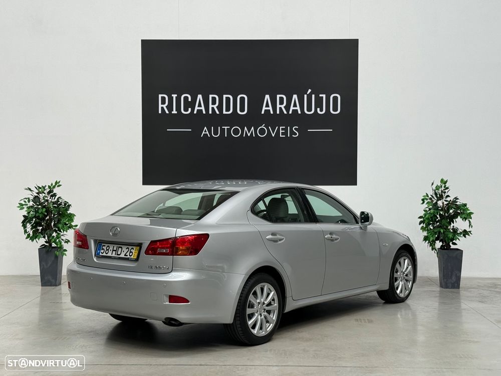Lexus IS 220 d P.Luxury 4D - 4
