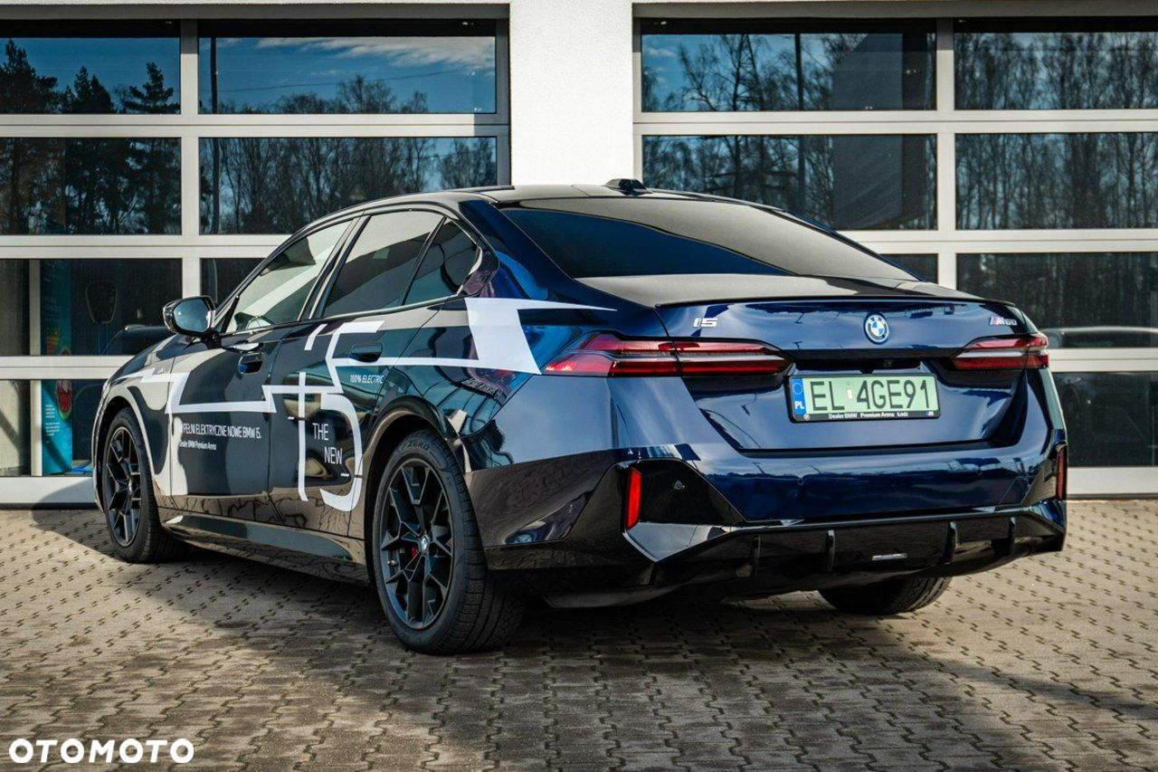 BMW i5 - 8