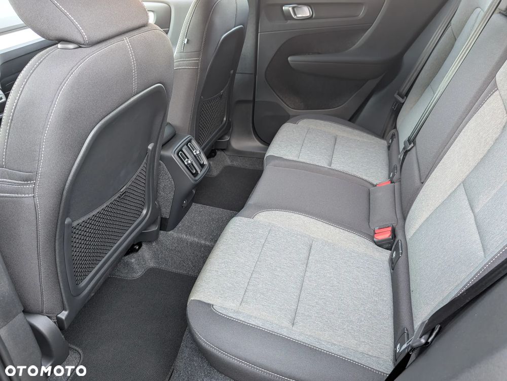 Volvo XC 40 B4 AWD Ultimate Dark - 21
