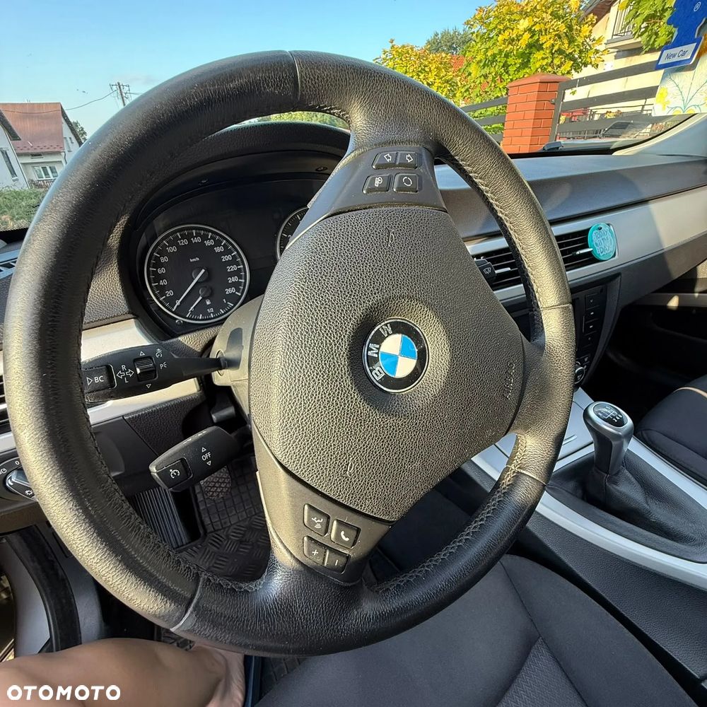 BMW Seria 3 318i Edition Exclusive - 4