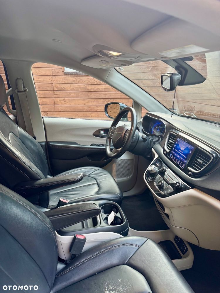 Chrysler Pacifica - 11