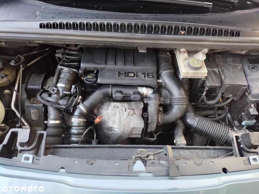 Peugeot 5008 HDI FAP 110 EGS6 Premium - 26