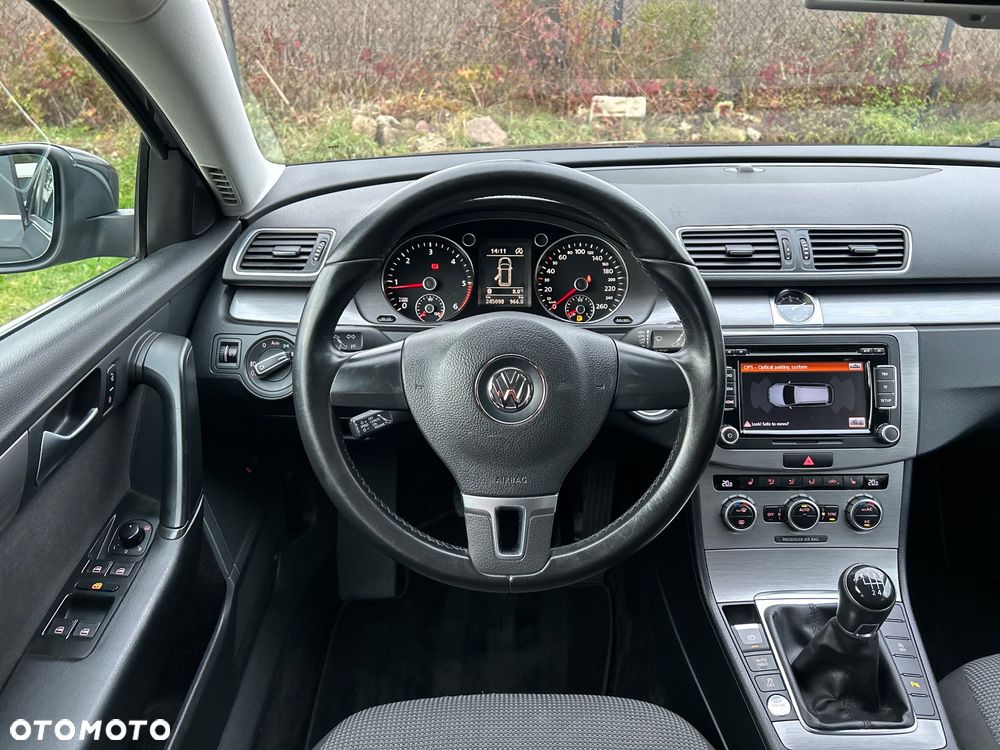 Volkswagen Passat 1.6 TDI DPF BlueMot Highline - 6