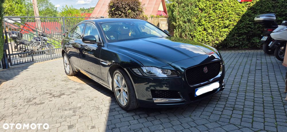 Jaguar XF 30d Prestige - 9