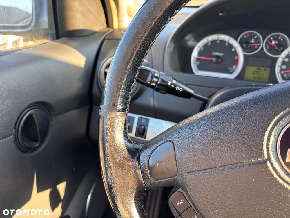 Chevrolet Aveo 1.4 LT - 26