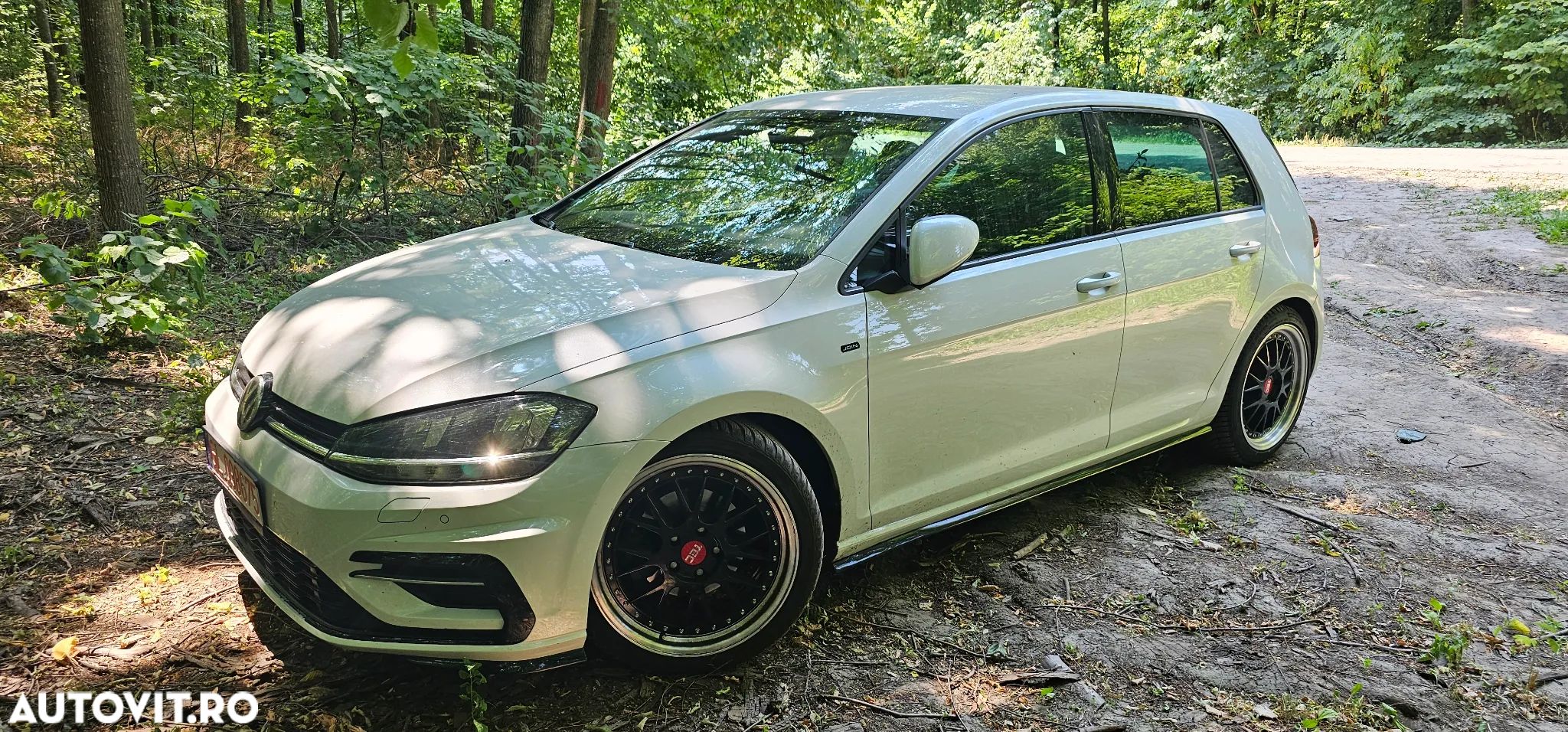 Volkswagen Golf - 1