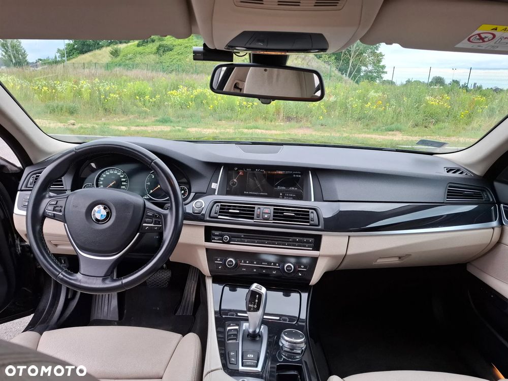 BMW Seria 5 525d xDrive - 39