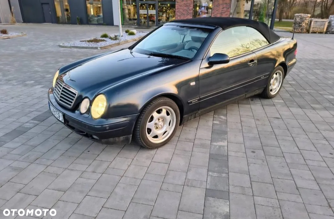 Mercedes-Benz CLK - 12