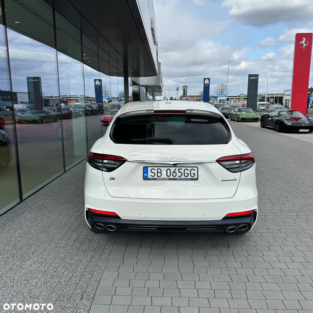 Maserati Levante Q4 Executive - 6