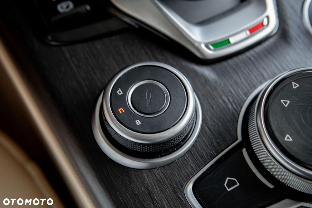 Alfa Romeo Giulia 2.0 Turbo Veloce Q4 - 21
