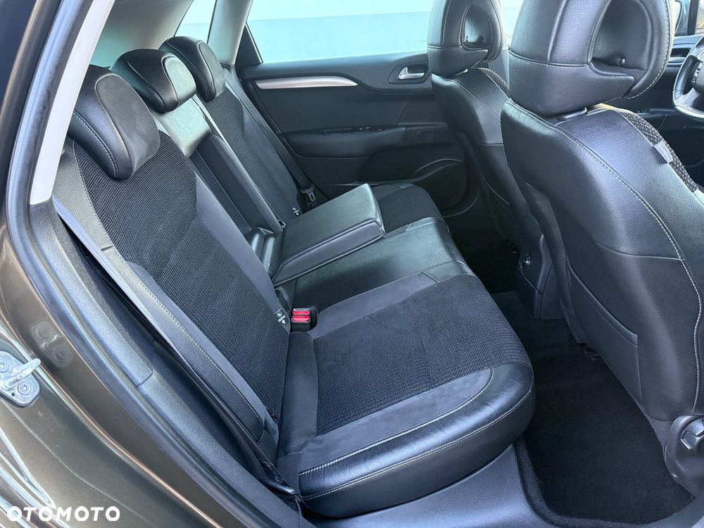 Citroën C4 VTi 120 Exclusive - 28