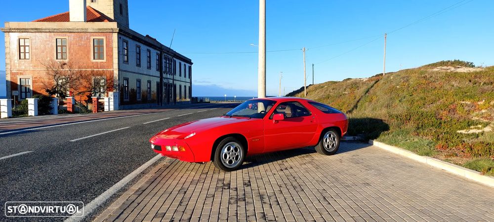 Porsche 928 - 12