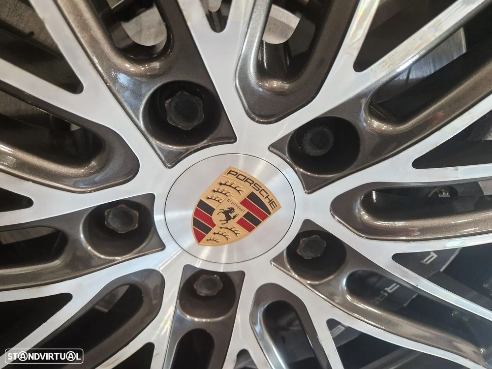 Porsche Panamera 4 E-Hybrid - 12