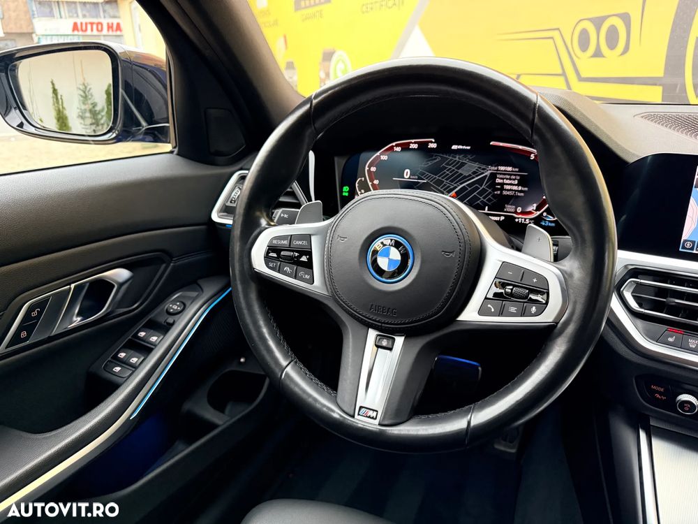 BMW Seria 3 330e Aut. M Sport - 8