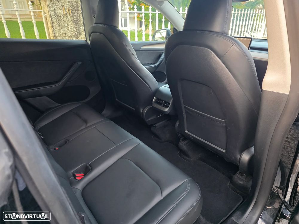 Tesla Model Y Long Range Dual Motor AWD - 14