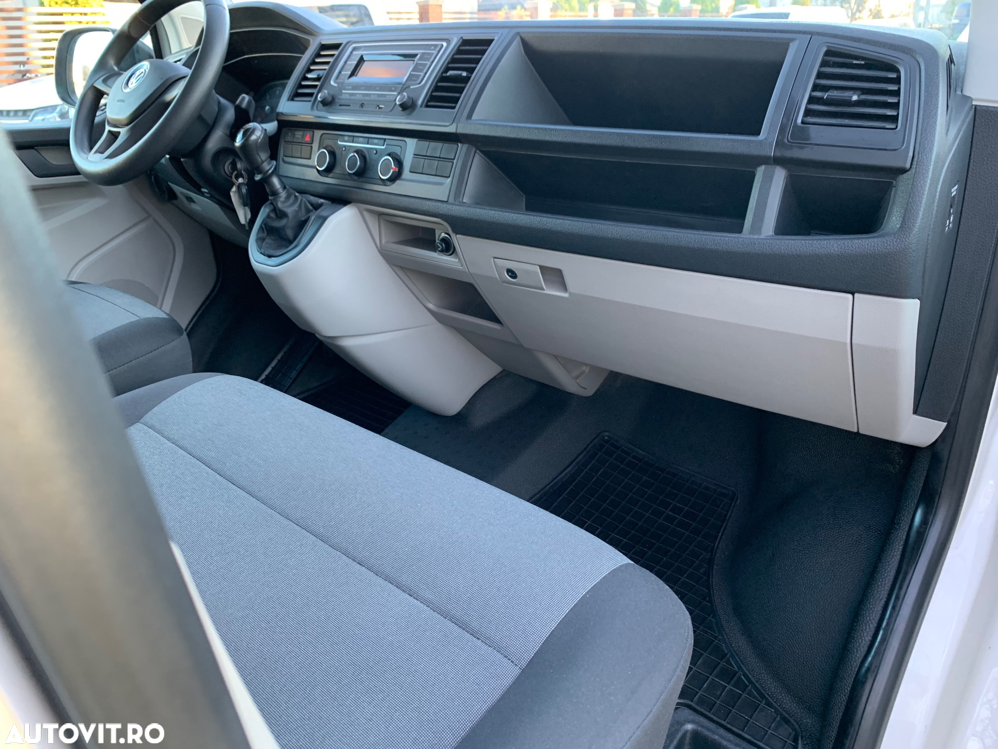 Volkswagen Transporter Kombi T6 2.0 TDI 84 kW KR - 28