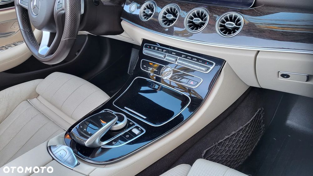 Mercedes-Benz Klasa E 400 4-Matic 9G-TRONIC - 17
