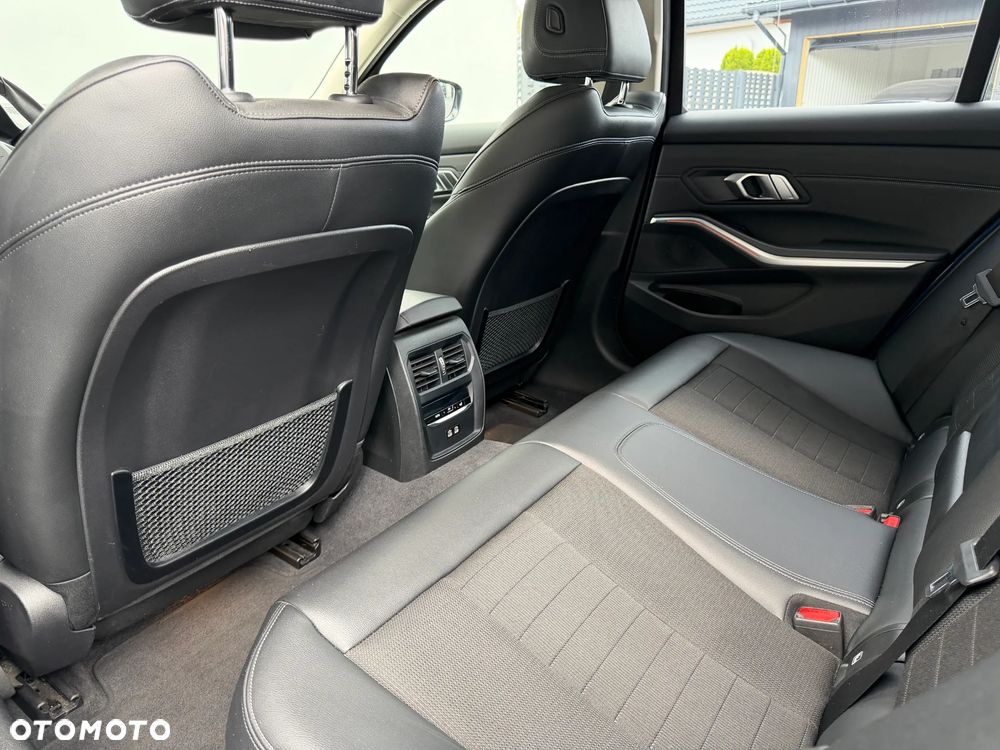 BMW Seria 3 318i - 26