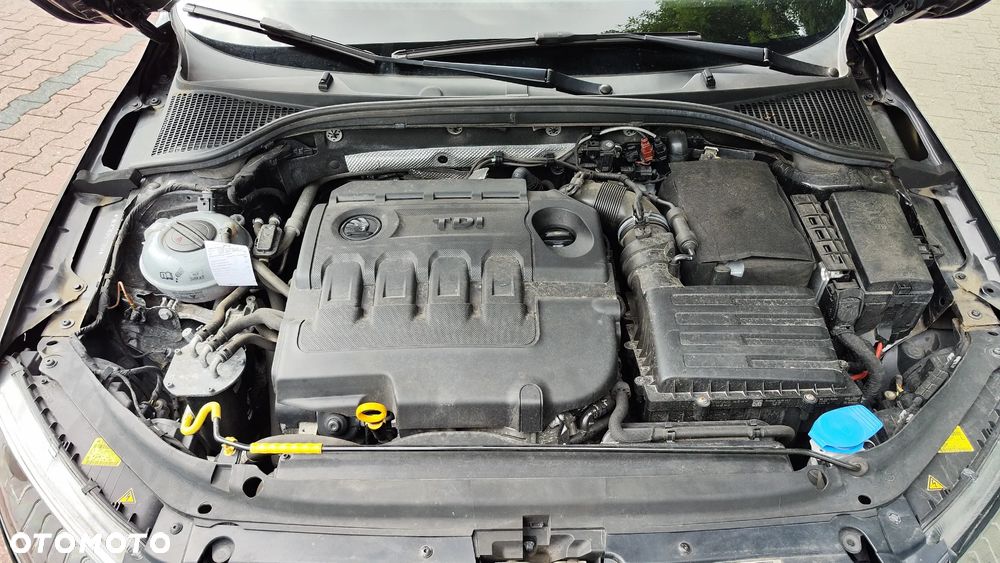 Skoda Octavia 2.0 TDI DSG RS - 35