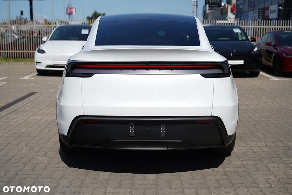 Tesla Y 83.1kWh Long Range RWD - 5