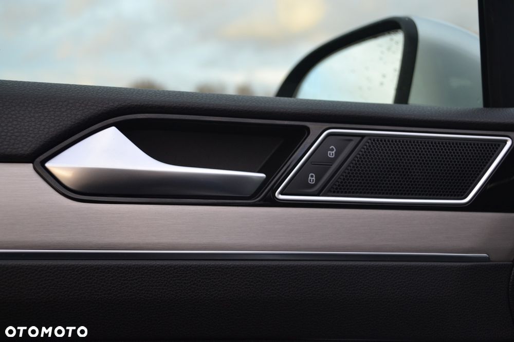 Volkswagen Passat 2.0 TDI (BlueMotion Technology) Highline - 33