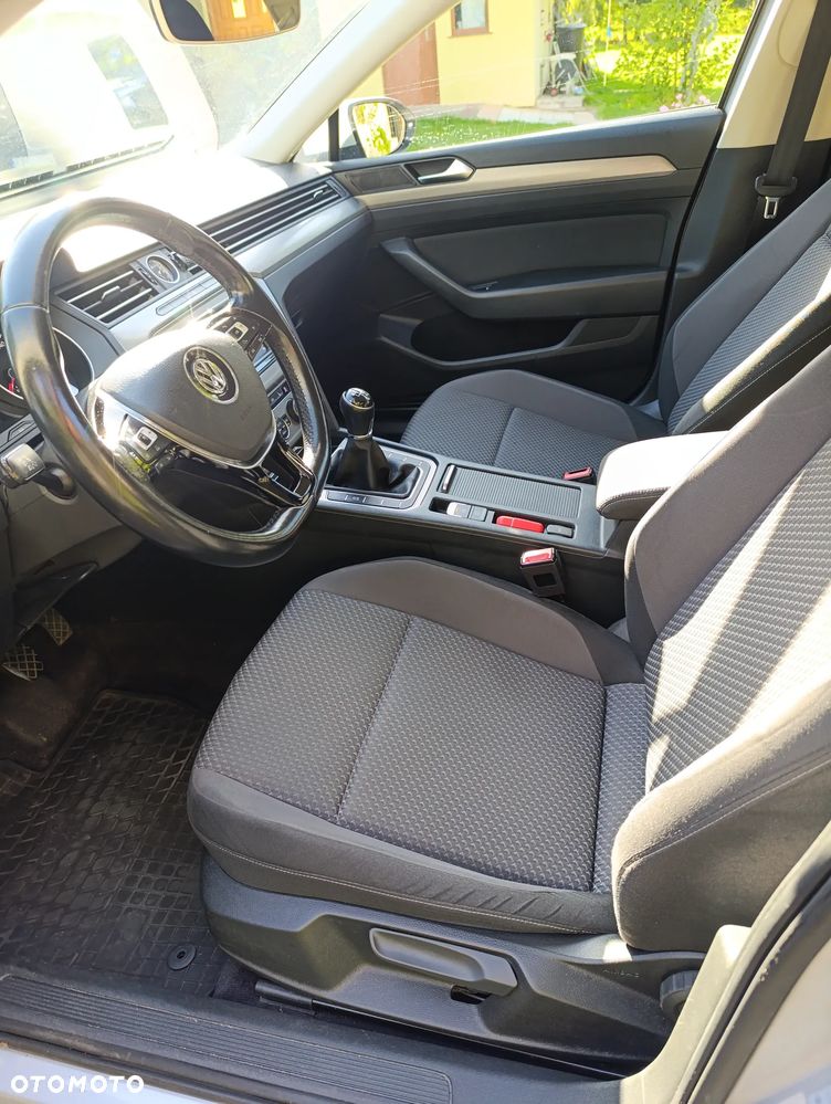 Volkswagen Passat 2.0 TDI BMT Trendline - 15