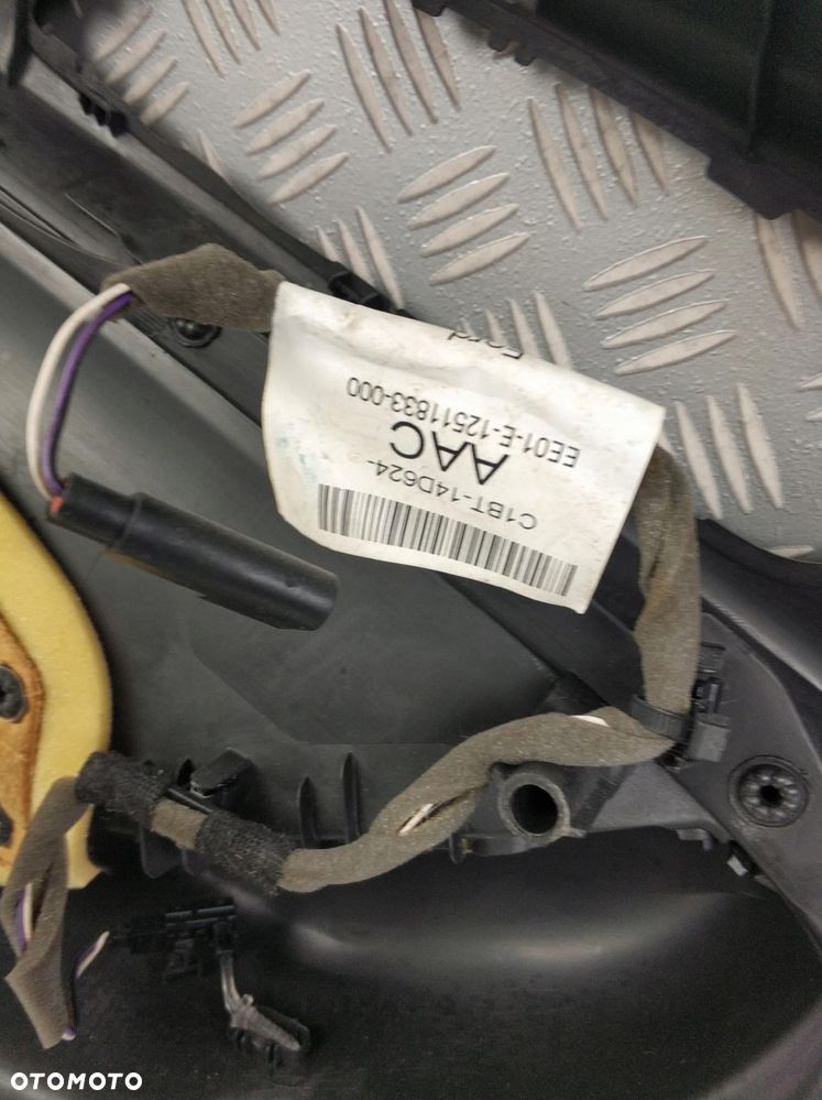 tapicerka prawa boczek drzwi prawy przód przedni FORD FIESTA MK7 LIFT 3D EU - 7
