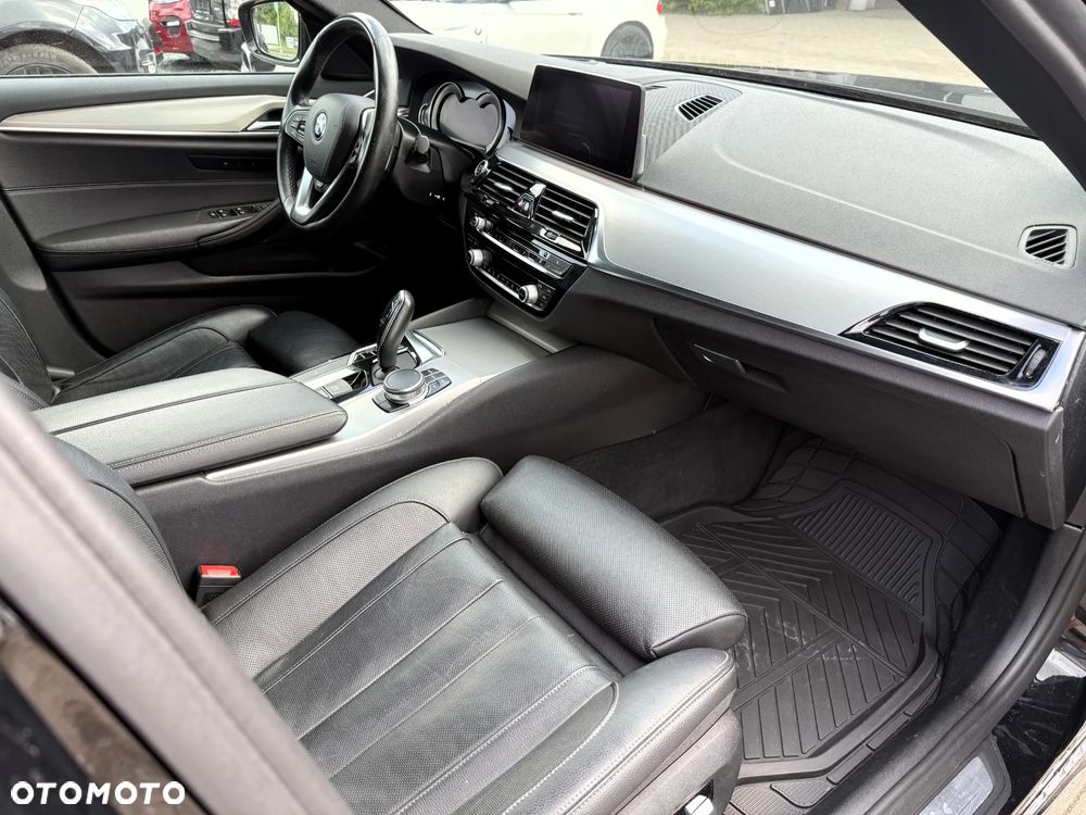 BMW Seria 5 530d xDrive Sport Line sport - 9