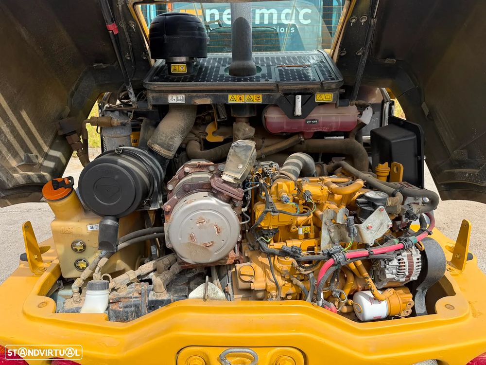 Caterpillar 906M - 11