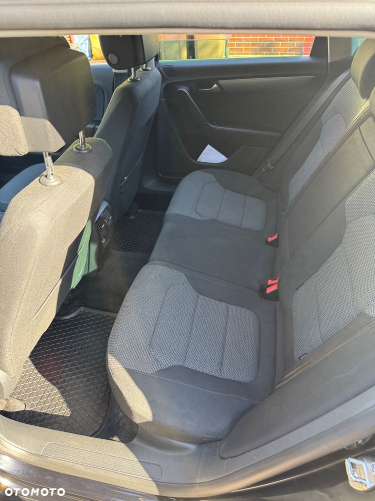 Volkswagen Passat 1.6 TDI DPF BlueMot Comfortline - 24