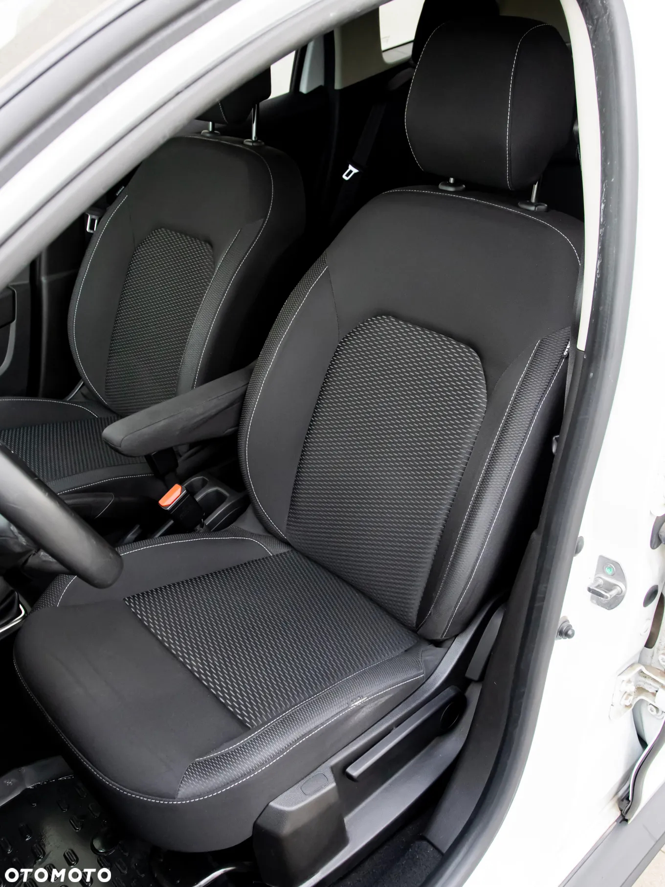 Dacia Duster 1.6 SCe Access S&S - 28