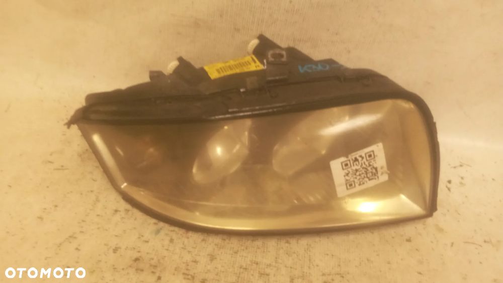 .  PRZOD PRZEDNIA LAMPA PRAWA AUDI A2 - 1