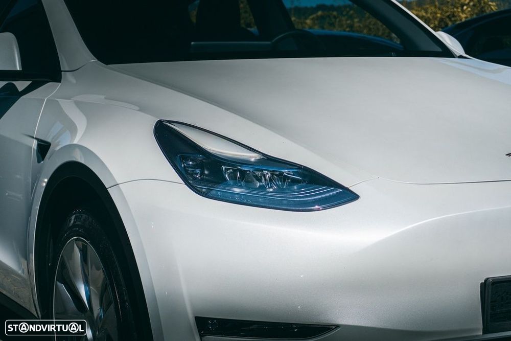 Tesla Model Y - 5