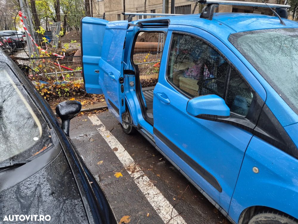 Ford Transit Courier - 14