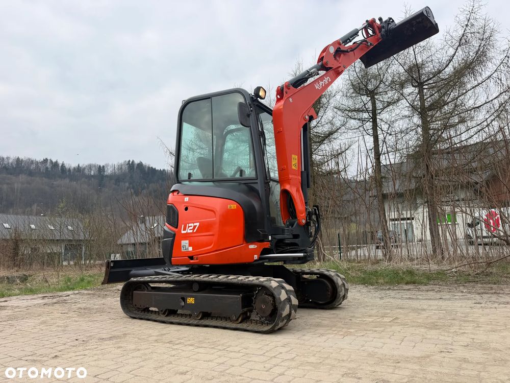 Kubota U27 Minikoparka koparka gąsienicowa 2.8 tony. jak Nówka sztuka z salonu! 2017 rok. 2200mtg. Przywieziona z Gospodarstwa Norweskiego! Zadbana Maszyna ani deka luzów i wycieków. Aktualna Dekra dokumentacja BMWT! Szybkozłącze Hydrauliczne. Szybka wolna jazda.Zamki na tłokach. Wersja Norweska!! OKAZJA - 23