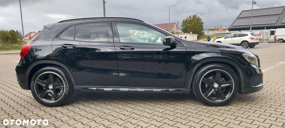 Mercedes-Benz GLA 180 7G-DCT AMG Line - 12
