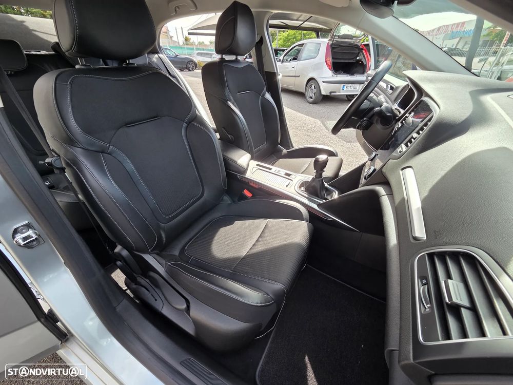 Renault Mégane BLUE dCi 115 INTENS - 17